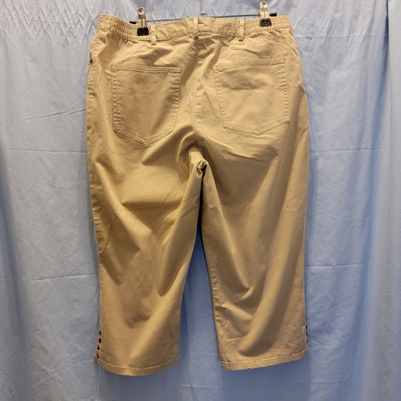 Women's Ruby Rd. Favorites Capri Pants Size 8 Color Cream - Picture 2 of 7